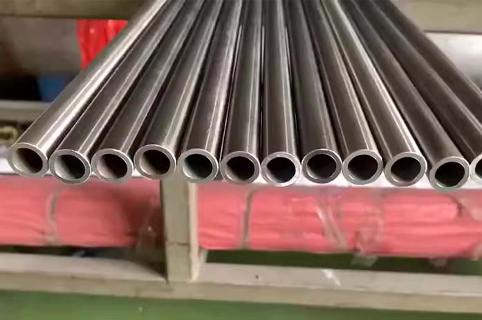 Astm A106 Grade B Pipes And Tubes Manufacturer In India For High Temperature And Pressure Service Uses Pipes And Tubes Supplier In India